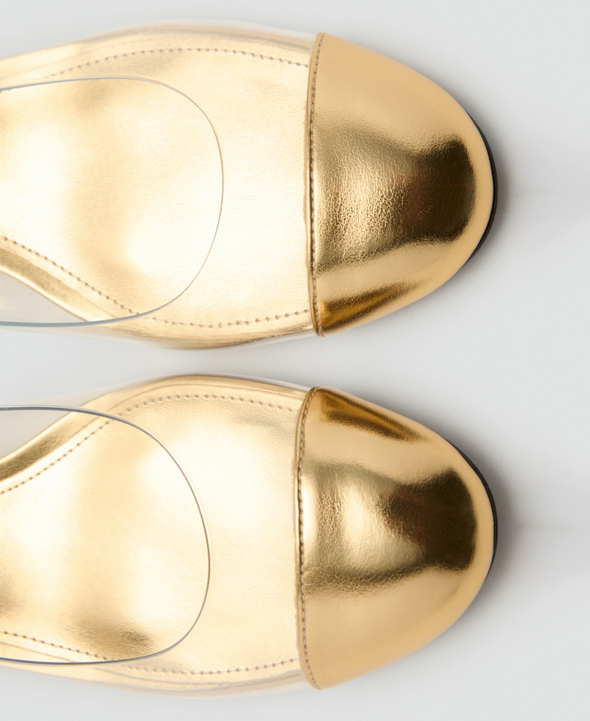 Mango Cap Toe Pump In Gold
