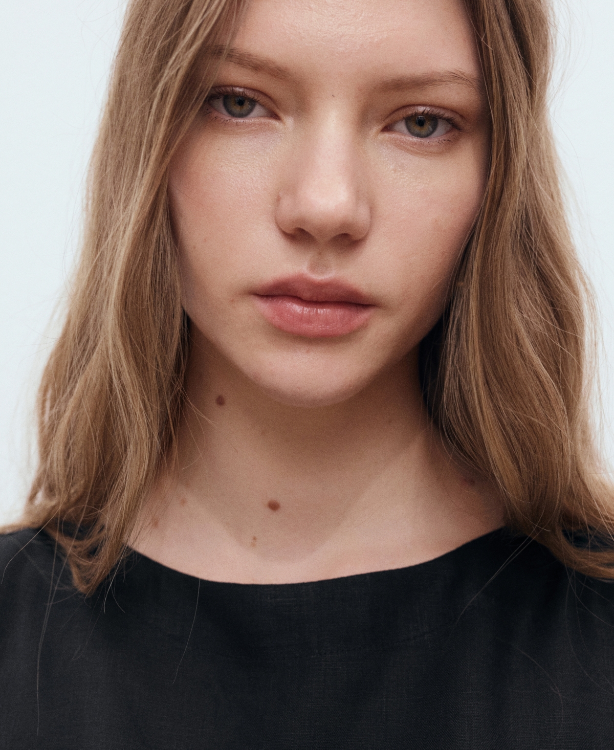 Mango Linen Crop Top In Black