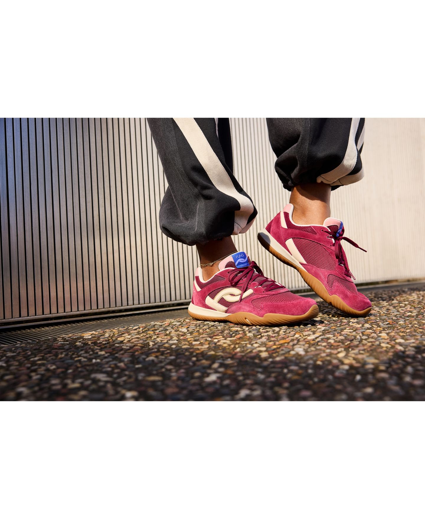 Женские кроссовки Ryka Candor Low Profile Lace Up, цвет: Чёрный замшевый / Сетчатый — фото 6
