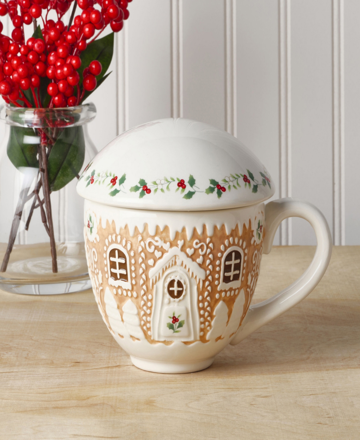 Winterberry Gingerbread Mug with Lid