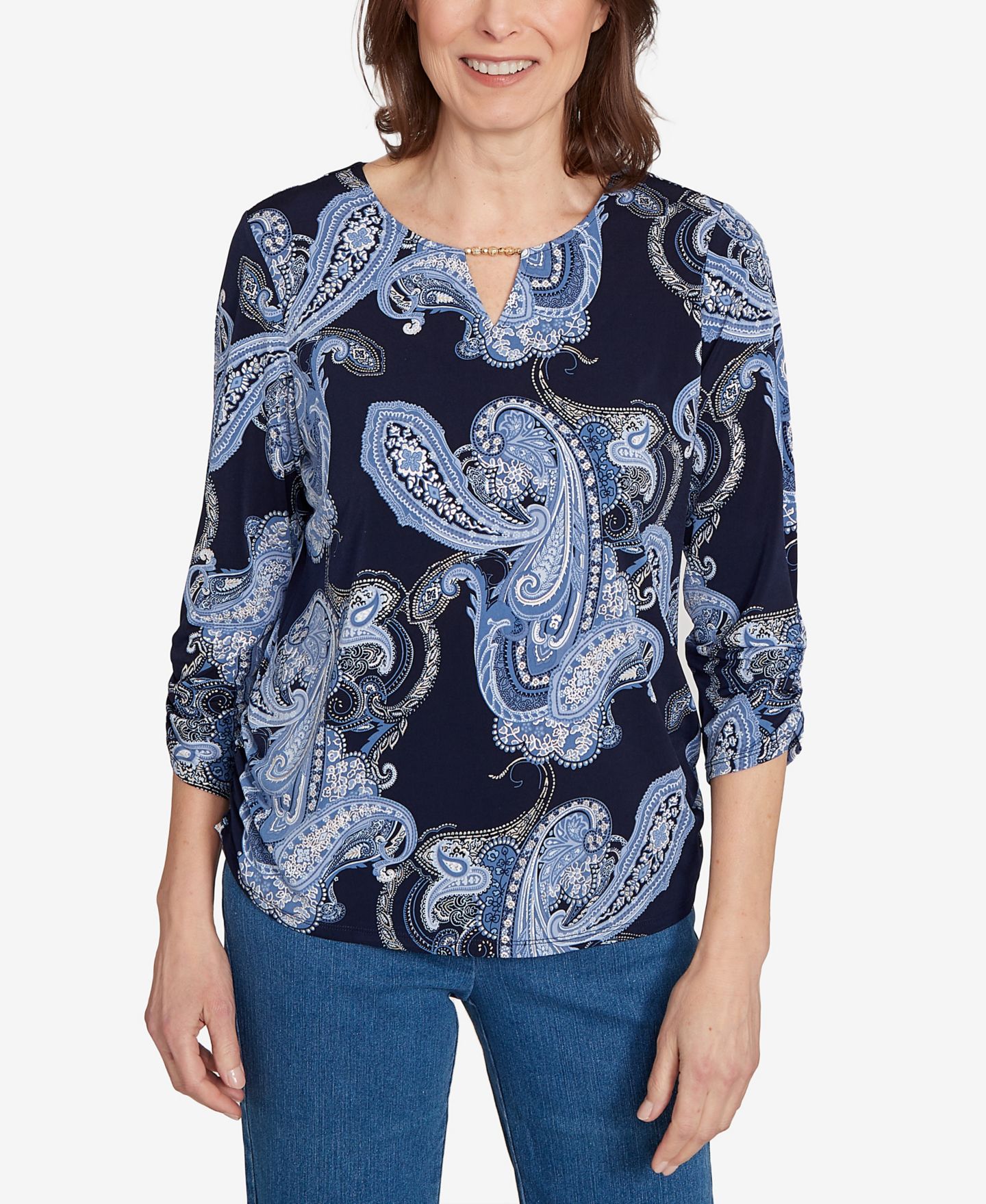 Женский топ Alfred Dunner Classic Puff Print Paisley Gold Foil, цвет: Тёмно-синий — фото 1