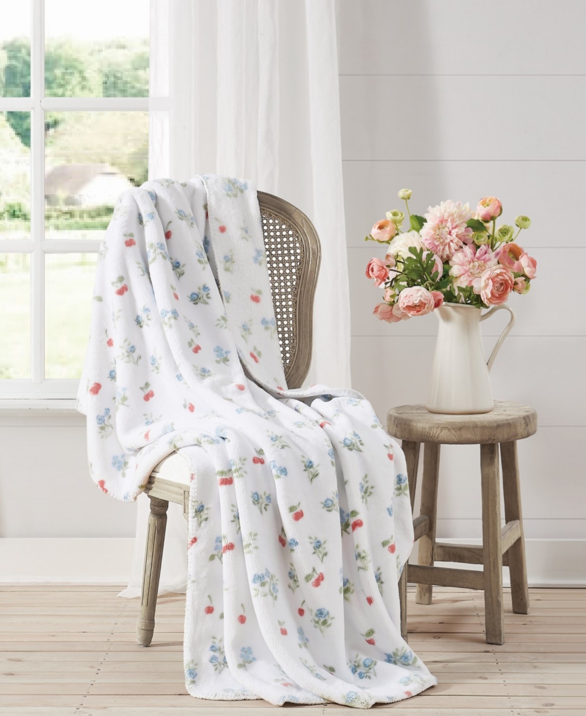 The Farmhouse By Rachel Ashwell Cherry Hill Throw, 50" X 70" In White