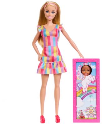 Day at the Fair Toy Playset with Face Paint and Photo Stand 2 Dolls and Accessories