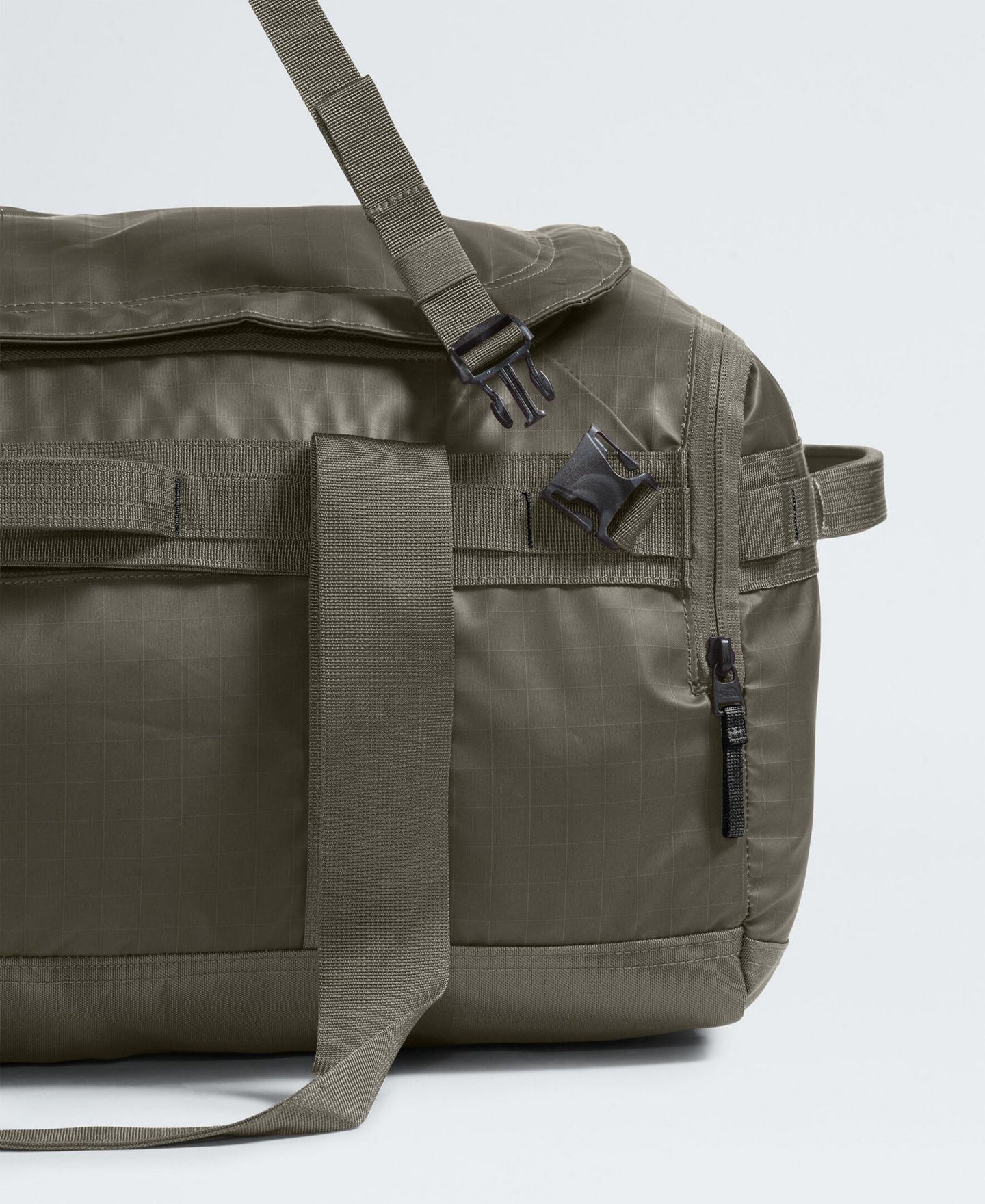 Мужская сумка The North Face Base Camp Voyager - 62L, цвет: Чёрный — фото 8