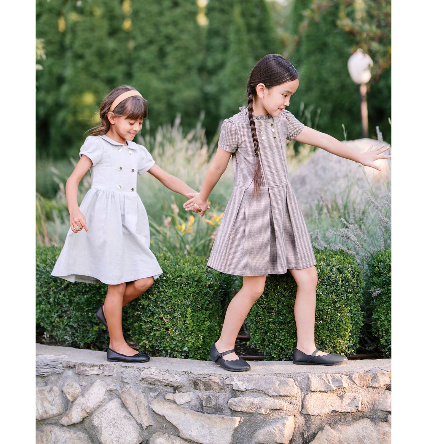 Платье Hope & Henry Organic Ruffle Collar Pintuck Drop Waist Dress для девочек-малышей, цвет: Верблюжая гусиная лапка — фото 5
