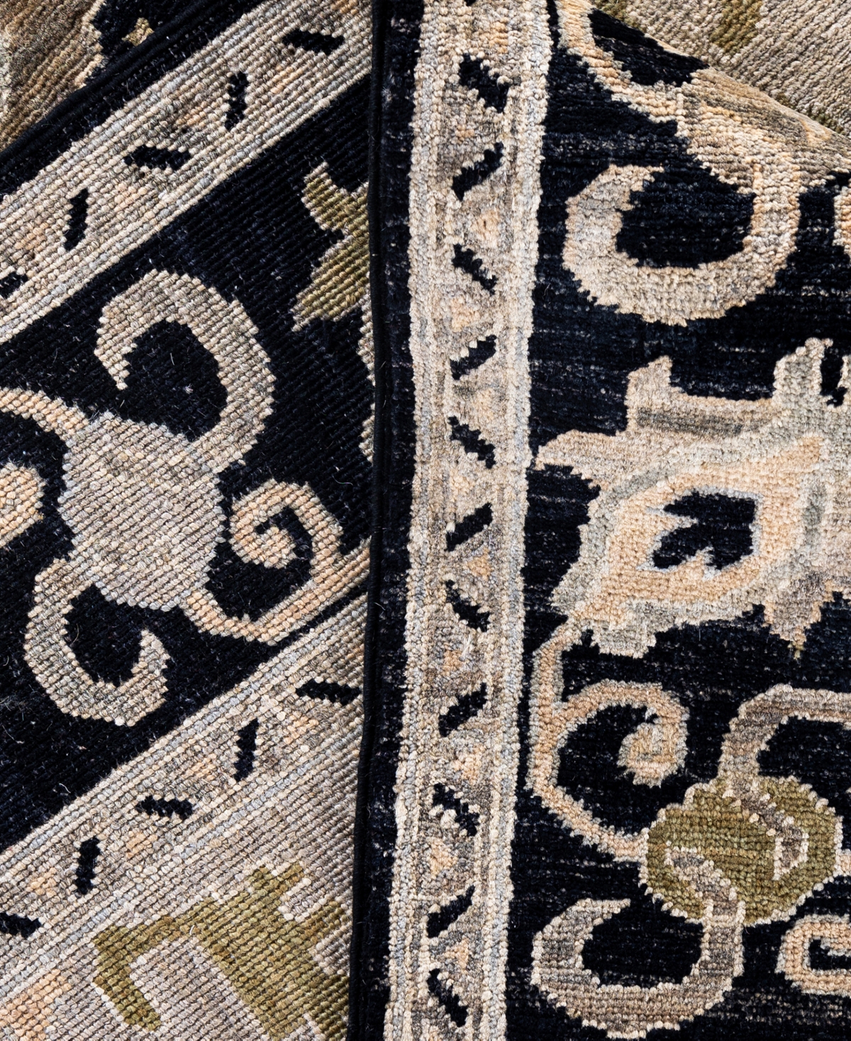 Adorn Hand Woven Rugs Serapi M0103-205 7'11"x9'10" Area Rug In Black