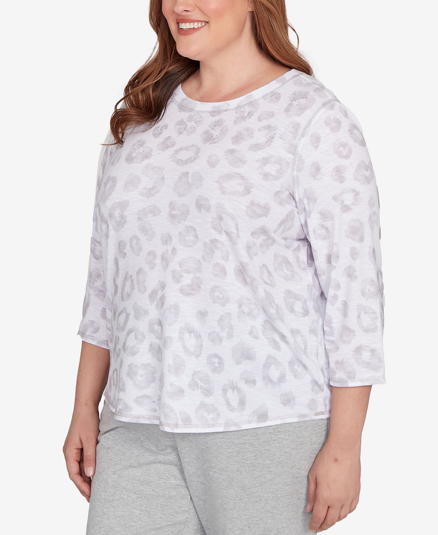 Женский топ Alfred Dunner Plus Size Casual Vibe Monotone Crew Neck Animal, цвет: Жемчужный — фото 3