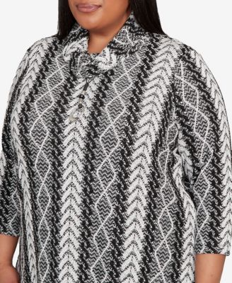 Plus Size Jet Setter Cable Jacquard Knit Top with Necklace