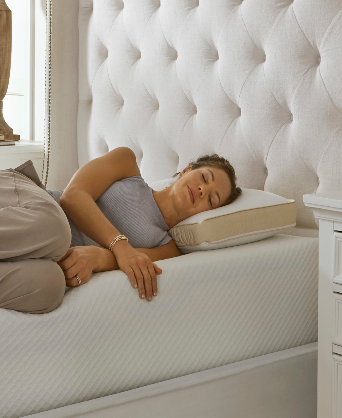 La-z-boy Hybrid Bliss Memory Foam Pillow, Standard In White
