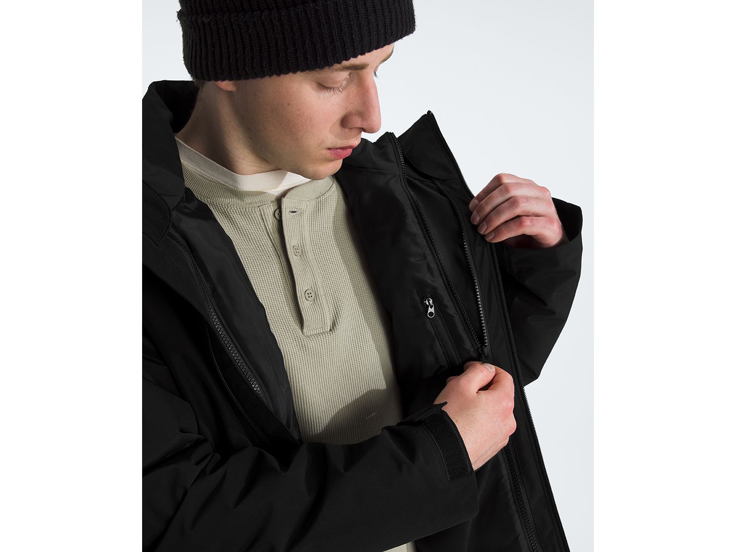 Мужская куртка The North Face Carto Mono Triclimate Hooded, цвет: Чёрный — фото 5