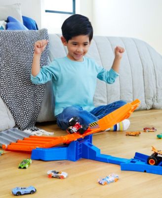 Monster Trucks Sharks vs Dinos Racedown Destruction Track Set