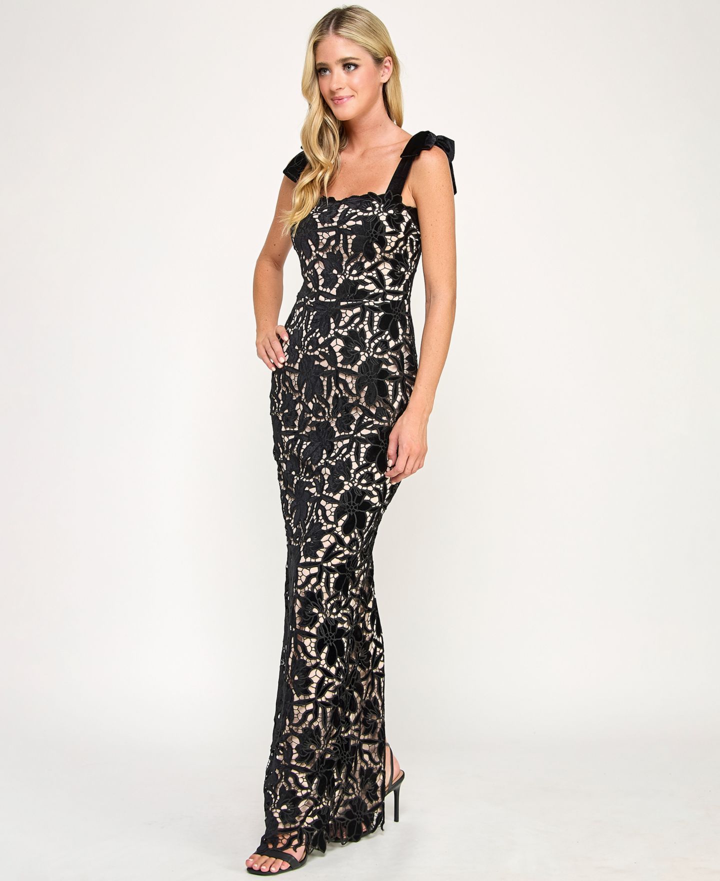 Женские платья SENI & CADE Juniors' Laser Cut Velvet Long Gown, цвет: Чёрный — фото 2