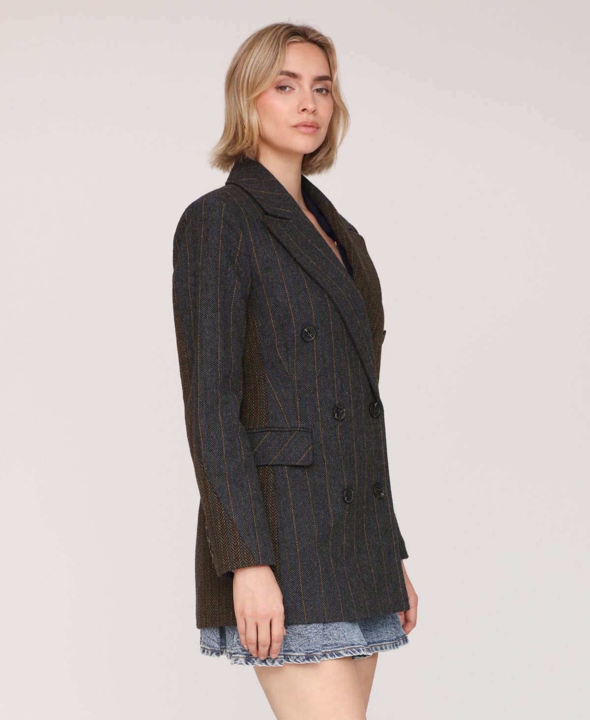 Avec Les Filles Color Blocked Short Jacket In Black
