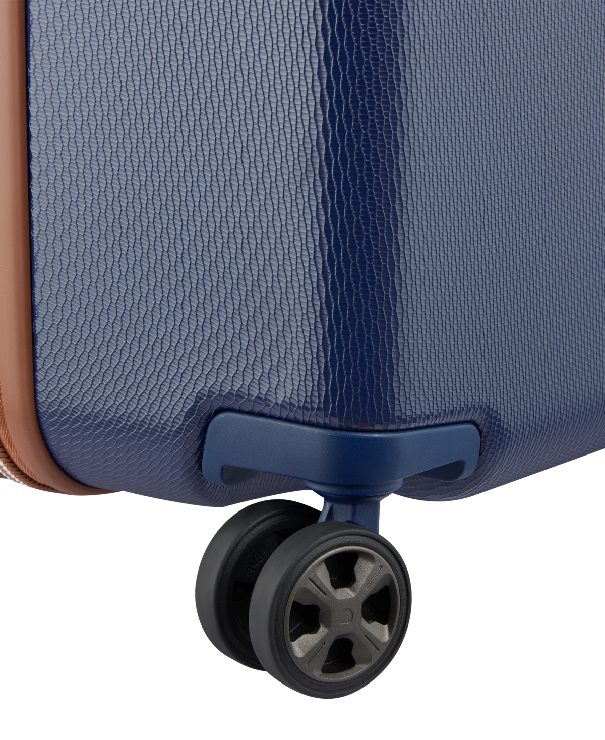 Delsey Paris Chatelet Air 2.0 28" Spinner Upright In Blue