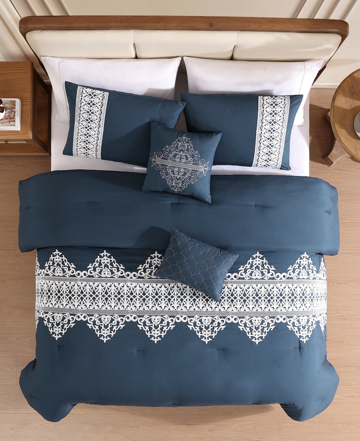 Hallmart Collectibles Jaylyn Embroidered 5-pc. Comforter Sets In Blue