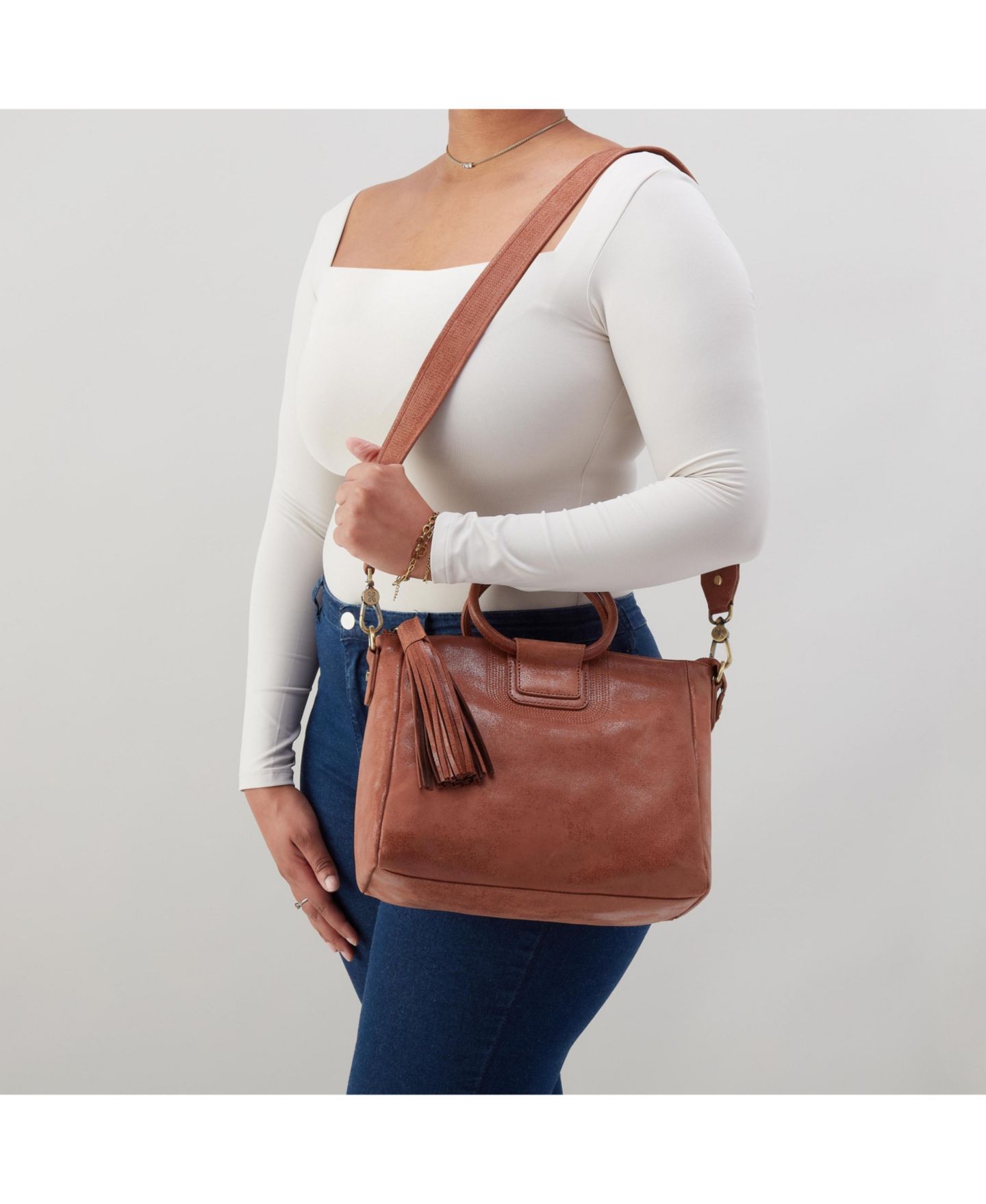 Женская сумка HOBO Sheila Medium Satchel, цвет: Седельно-коричневый — фото 4