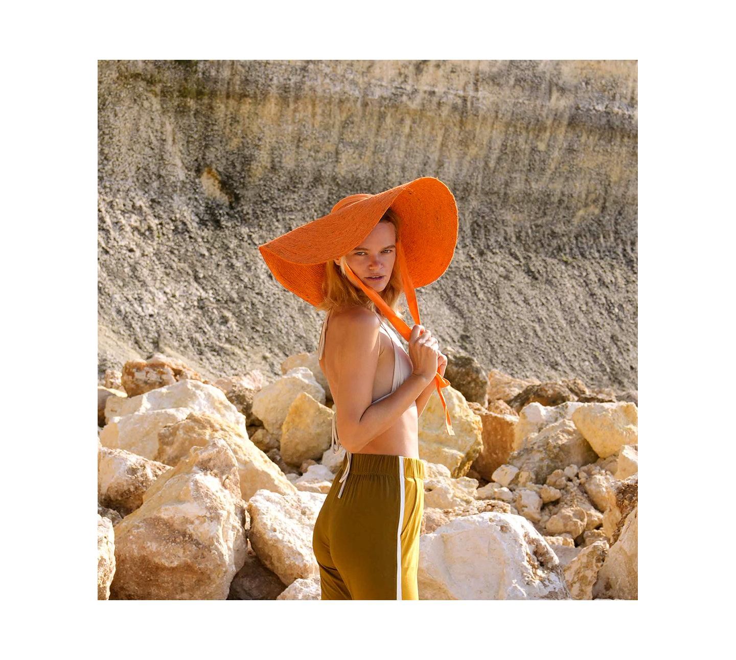 Женский головной убор Brunna.co Lola Wide Brim Jute Straw Hat In Orange, цвет: Оранжевый — фото 3