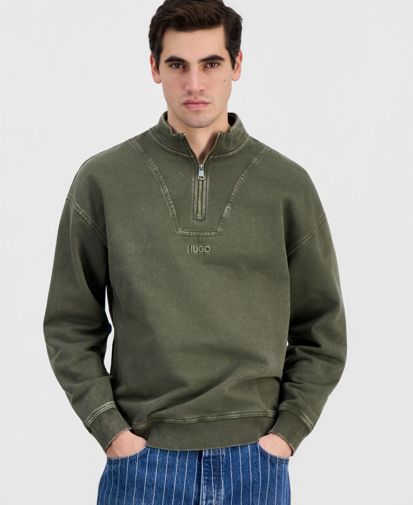 Мужской свитер Hugo Boss Distressed Logo Quarter-Zip, цвет: Зелёный — фото 1
