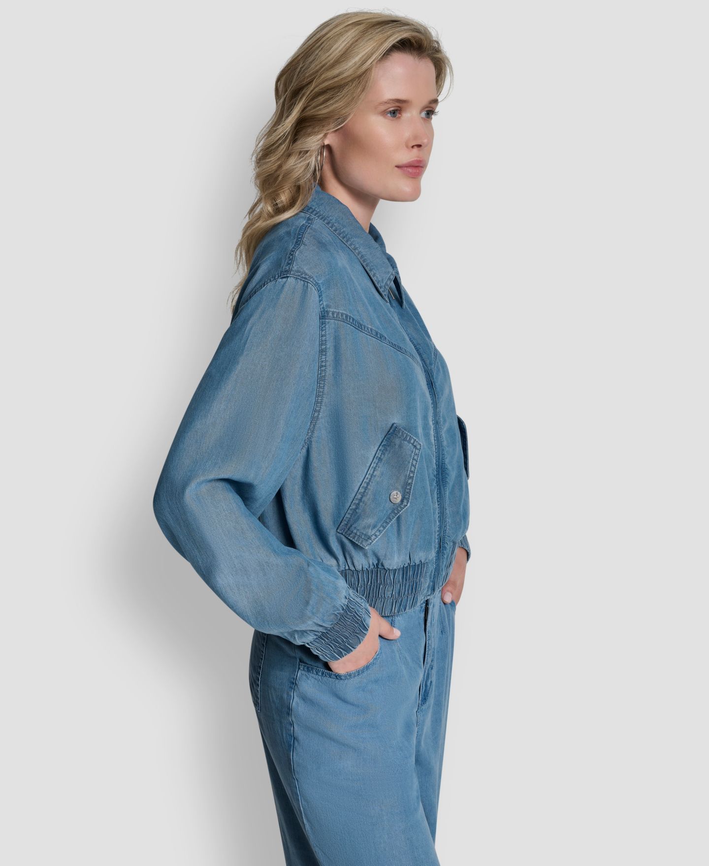 Женская куртка DKNY Chambray Zip-Front Bomber, цвет: Stream — фото 2