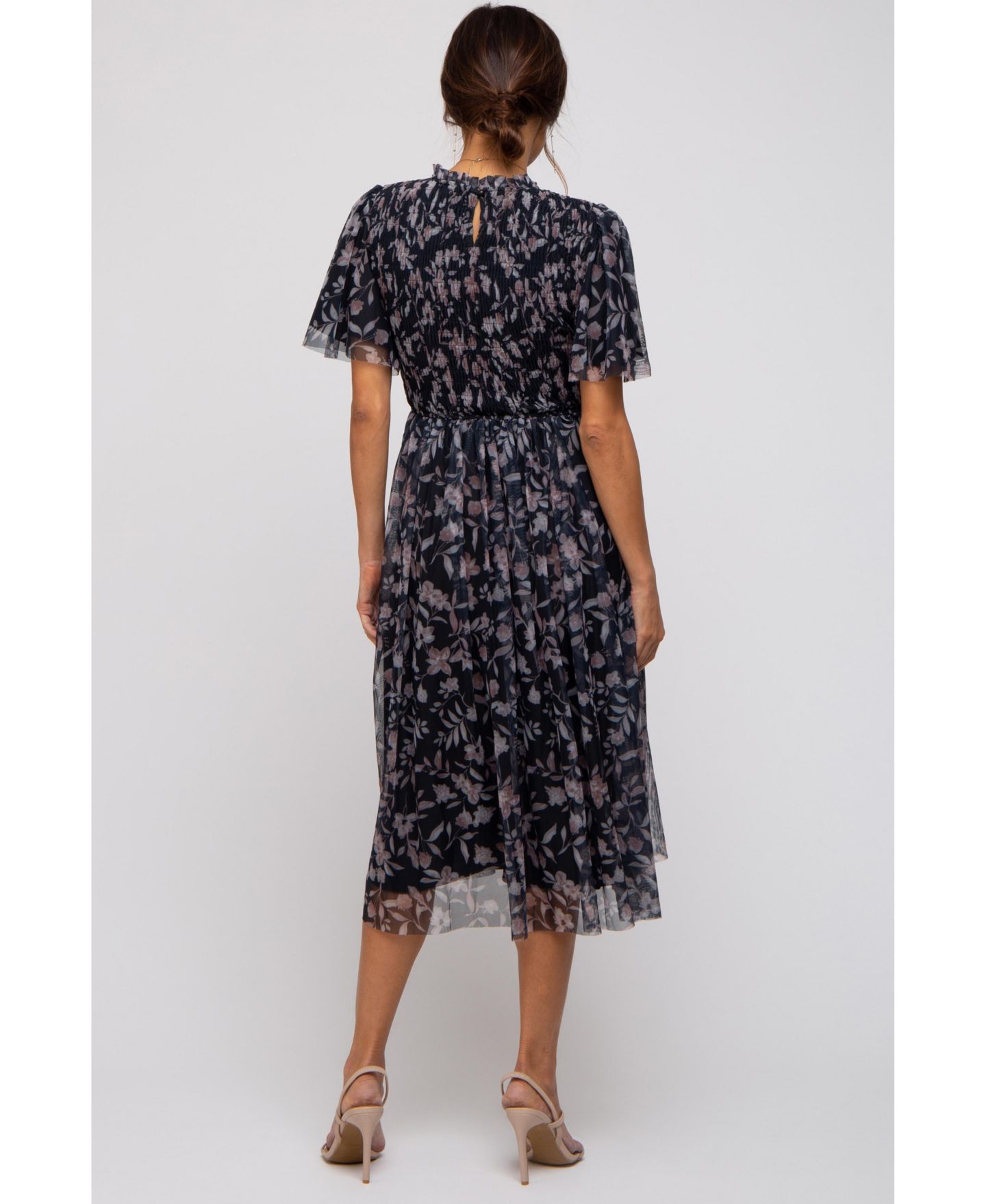 Женское платье Pinkblush Black Floral Smocked Mesh Knit Midi, цвет: Чёрный — фото 3