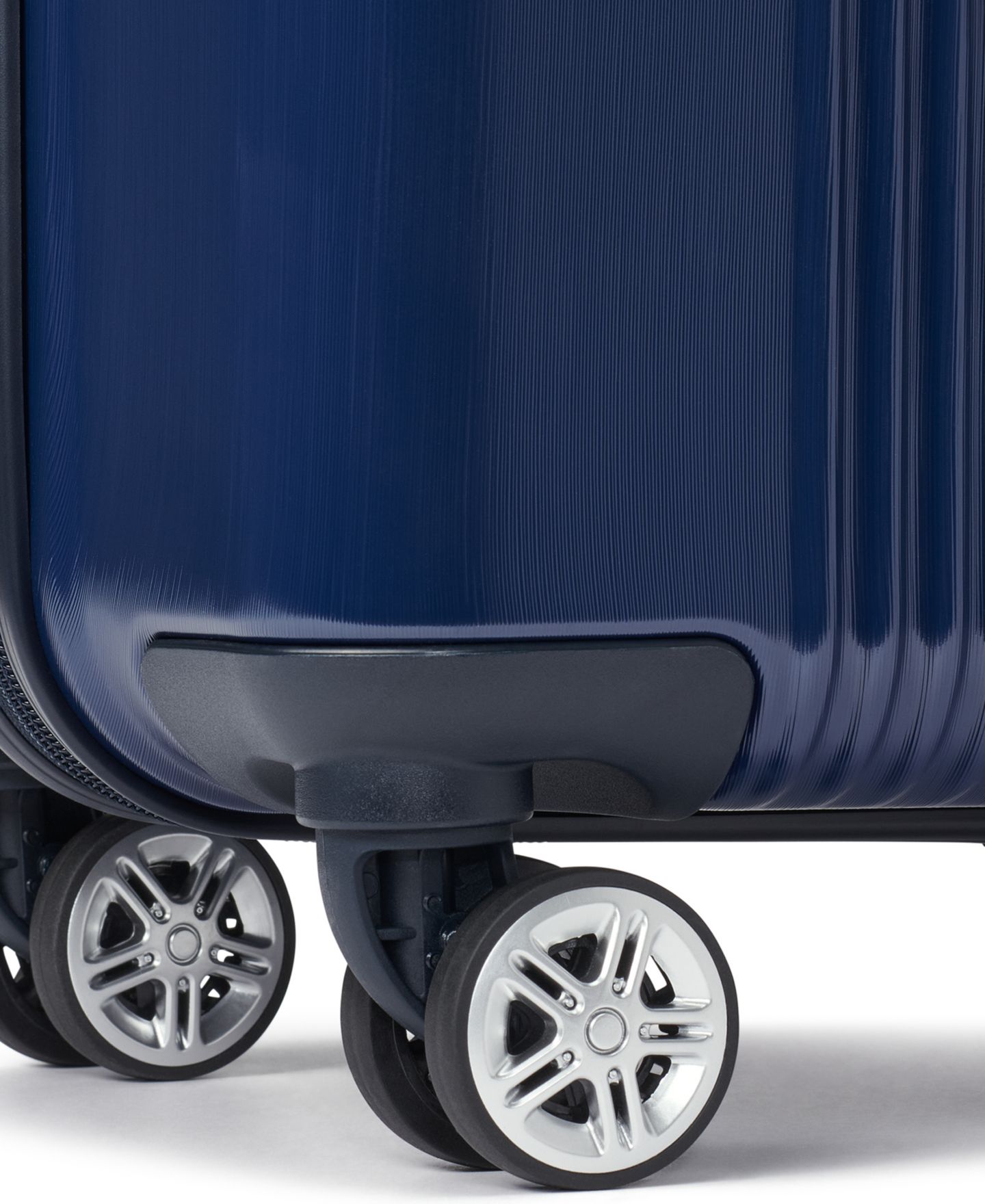 Чемодан Tommy Hilfiger Liberty 25" Luggage, цвет: Тёмно-синий — фото 6