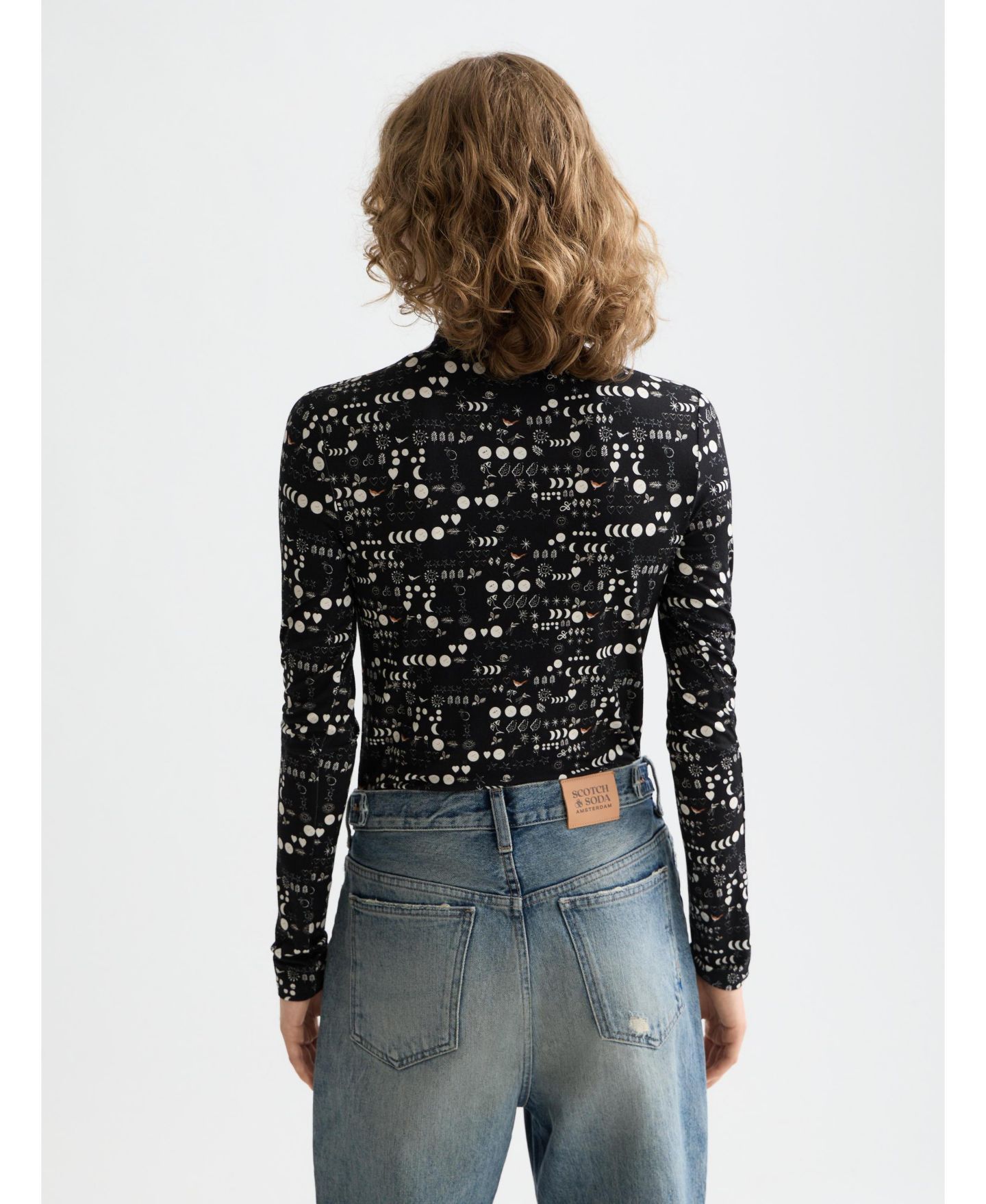 Женская футболка SCOTCH & SODA All Over Printed Mock Neck Long Sleeve, цвет: Moon Gardening — фото 2
