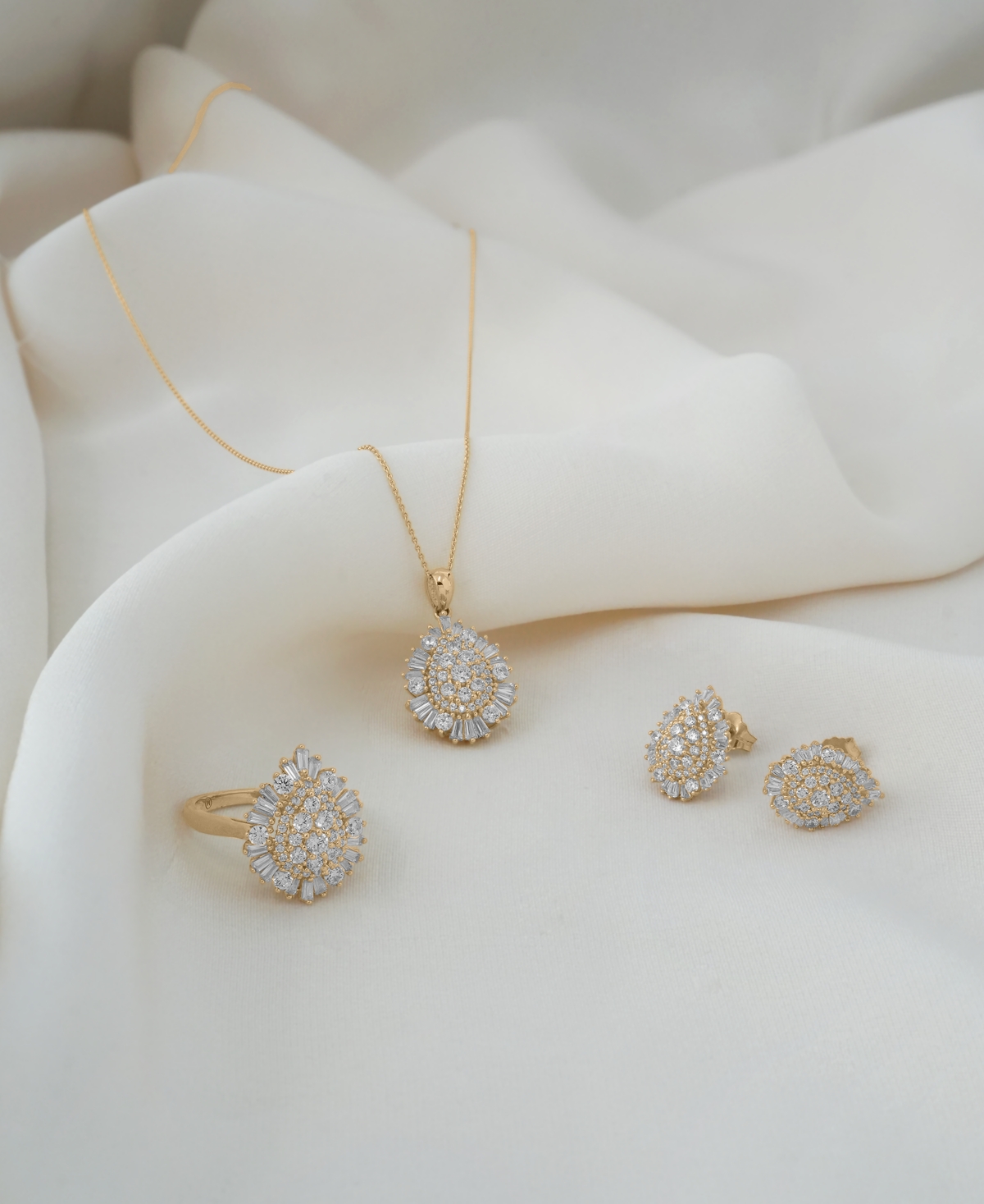 Wrapped In Love Diamond Round (0.72 Ct. T.w.) And Baguette (0.28 Ct. T.w.) Cluster Pendant Necklace In 14k Yellow Go In Gold