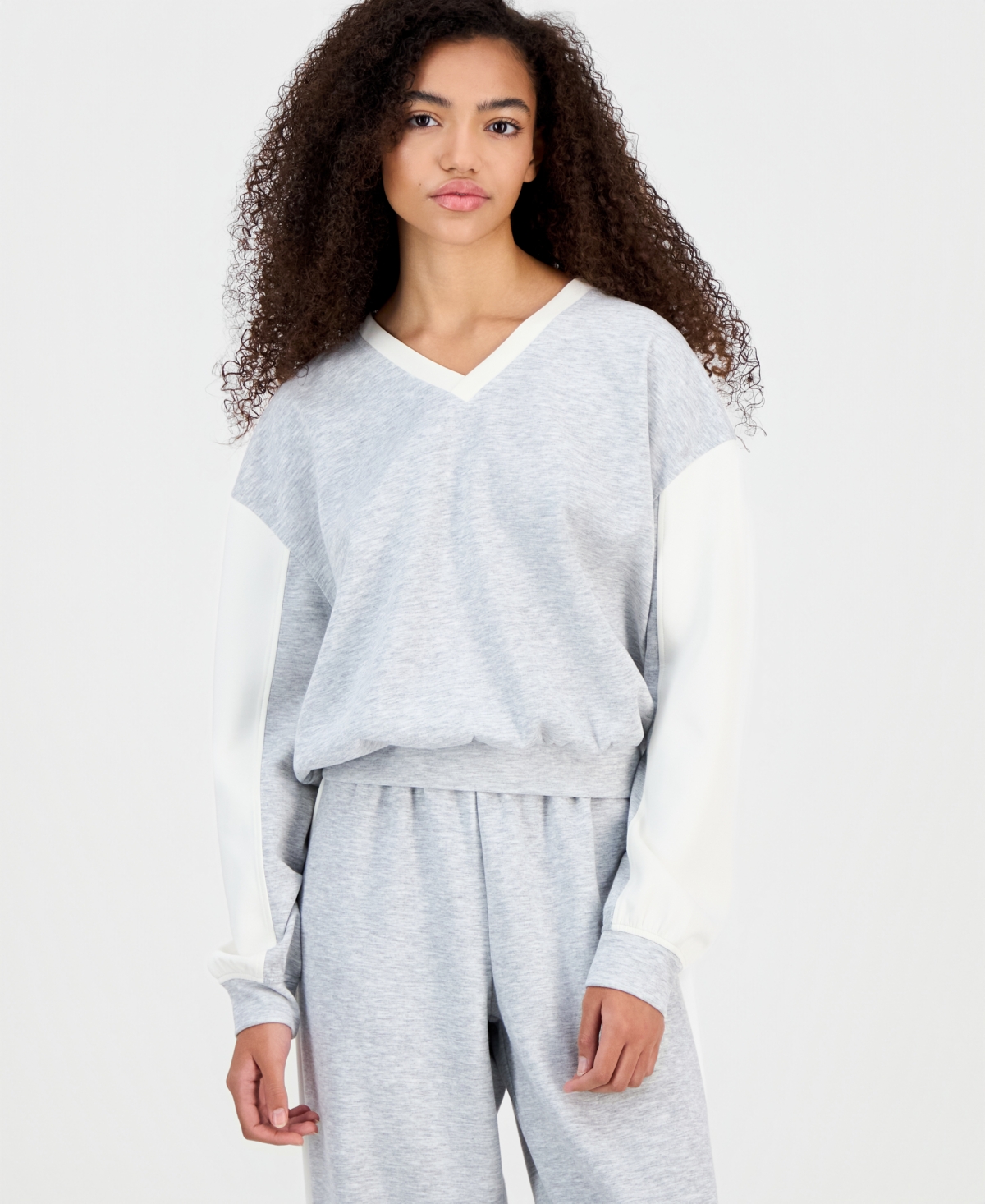 Tinseltown Juniors' Scuba V-neck Colorblock Sweatshirt In Blue