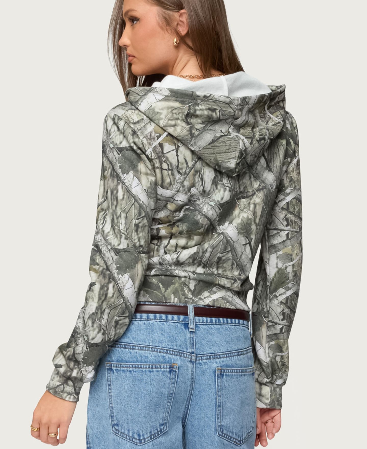 Женское худи Edikted Tayler Camo Zip Up, цвет: Оливковый — фото 2