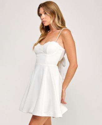 Juniors' Imitation Pearl Scallop Sweetheart Neck Dress