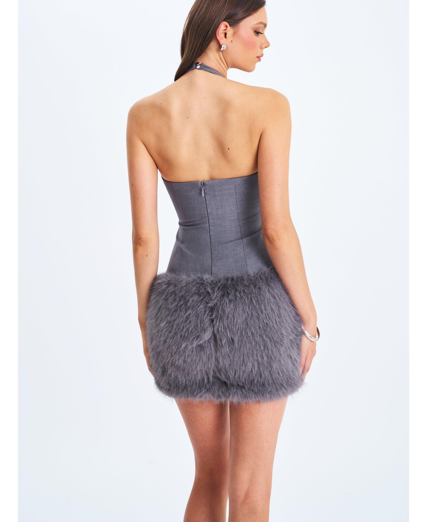 Женское платье Miss Circle Daisy Grey Drop Waist Faux Fur Trim Halter Mini, цвет: Серый — фото 7