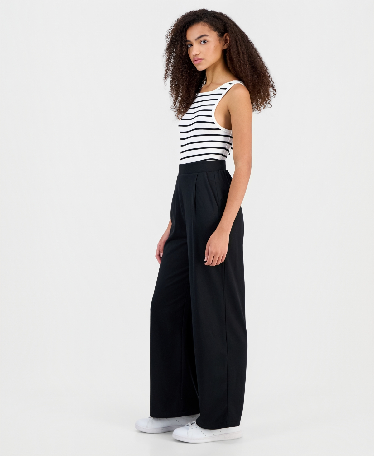 Derek Heart Juniors' High-rise Pleated Wide-leg Pants In Black