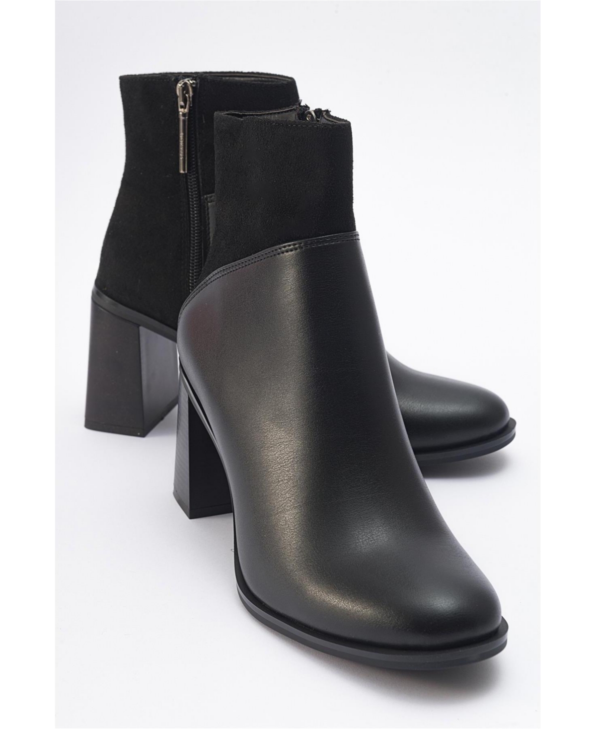 Prologue Shoes Ropa Block Heel Zip Boot (Women)