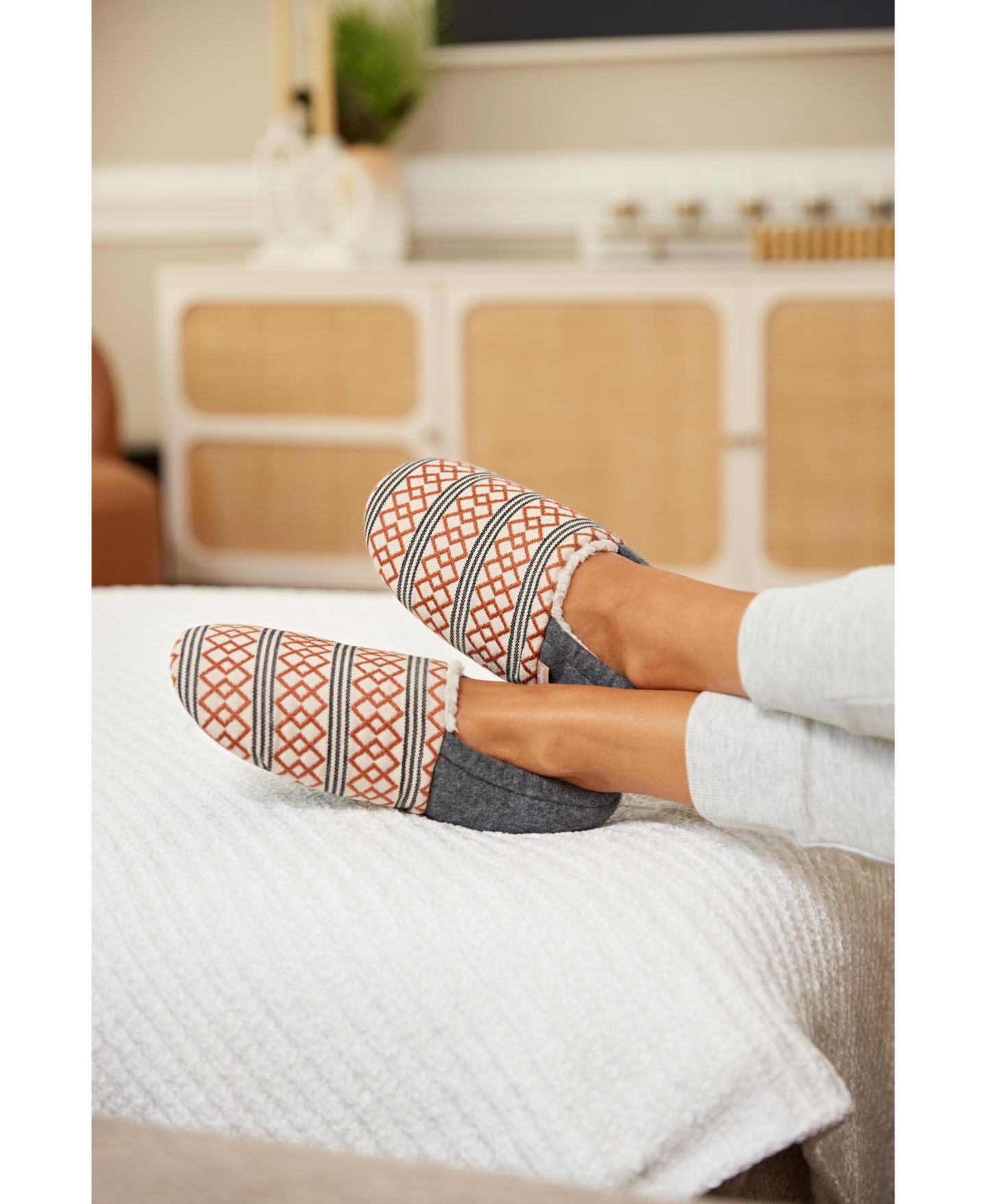 Женские тапочки Feelgoodz Laidback Slipper Artisan Woven Indoor Closed Heel House, цвет: Абрикосовый — фото 6
