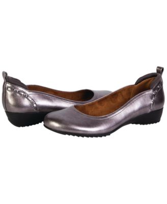 Women's Vivian Round Toe Flats