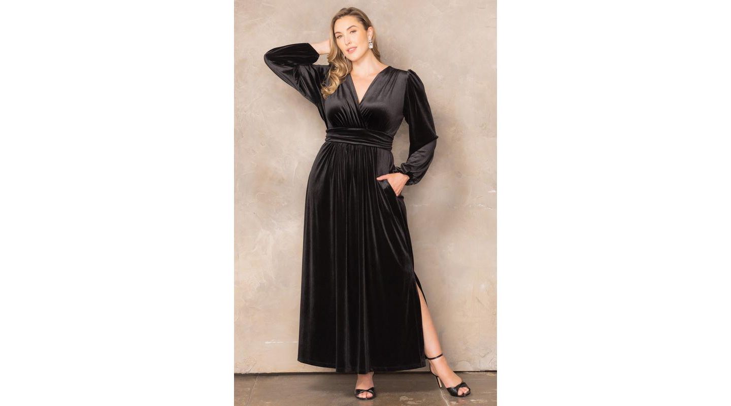 Женское платье Kiyonna Plus Size Vivienne Long Sleeve Velvet Evening Gown with Pockets, цвет: Оникс — фото 5
