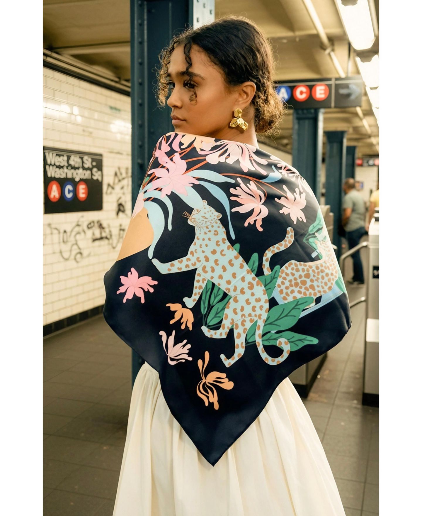 Jessie Zhao New York Double Sided Silk Scarf Night Jungle Gathering, цвет: Чёрный — фото 3