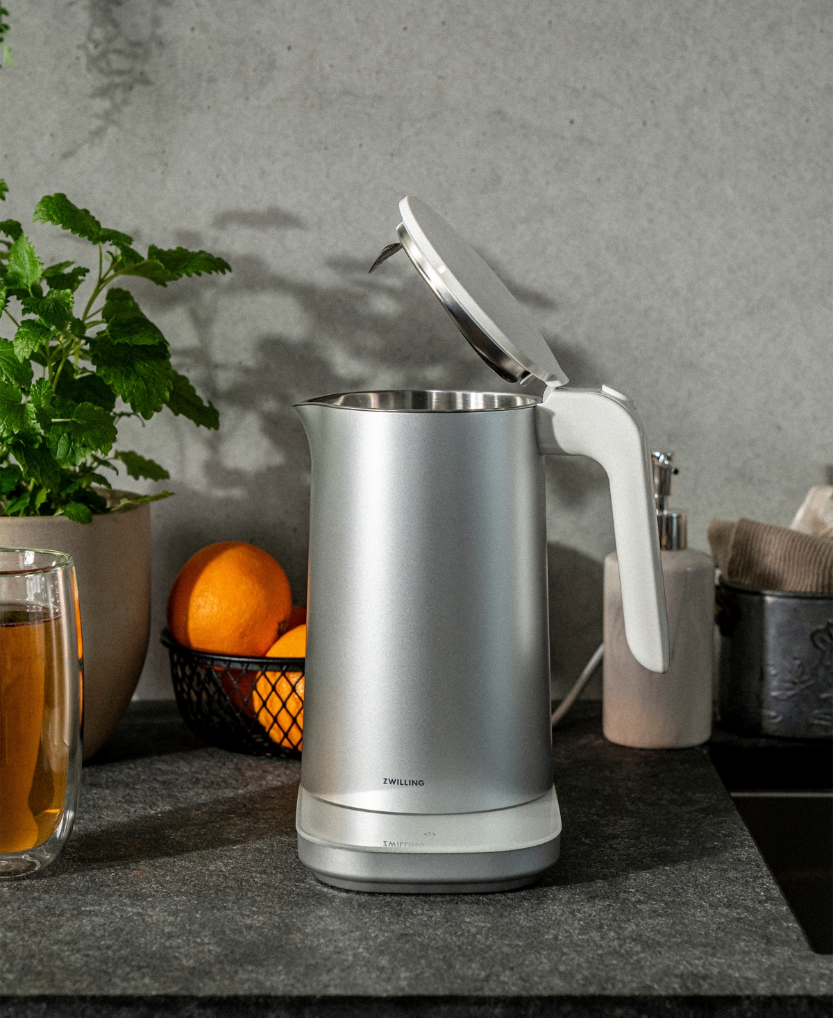 Zwilling Enfinigy 1-liter Tea Kettle Pro In Silver