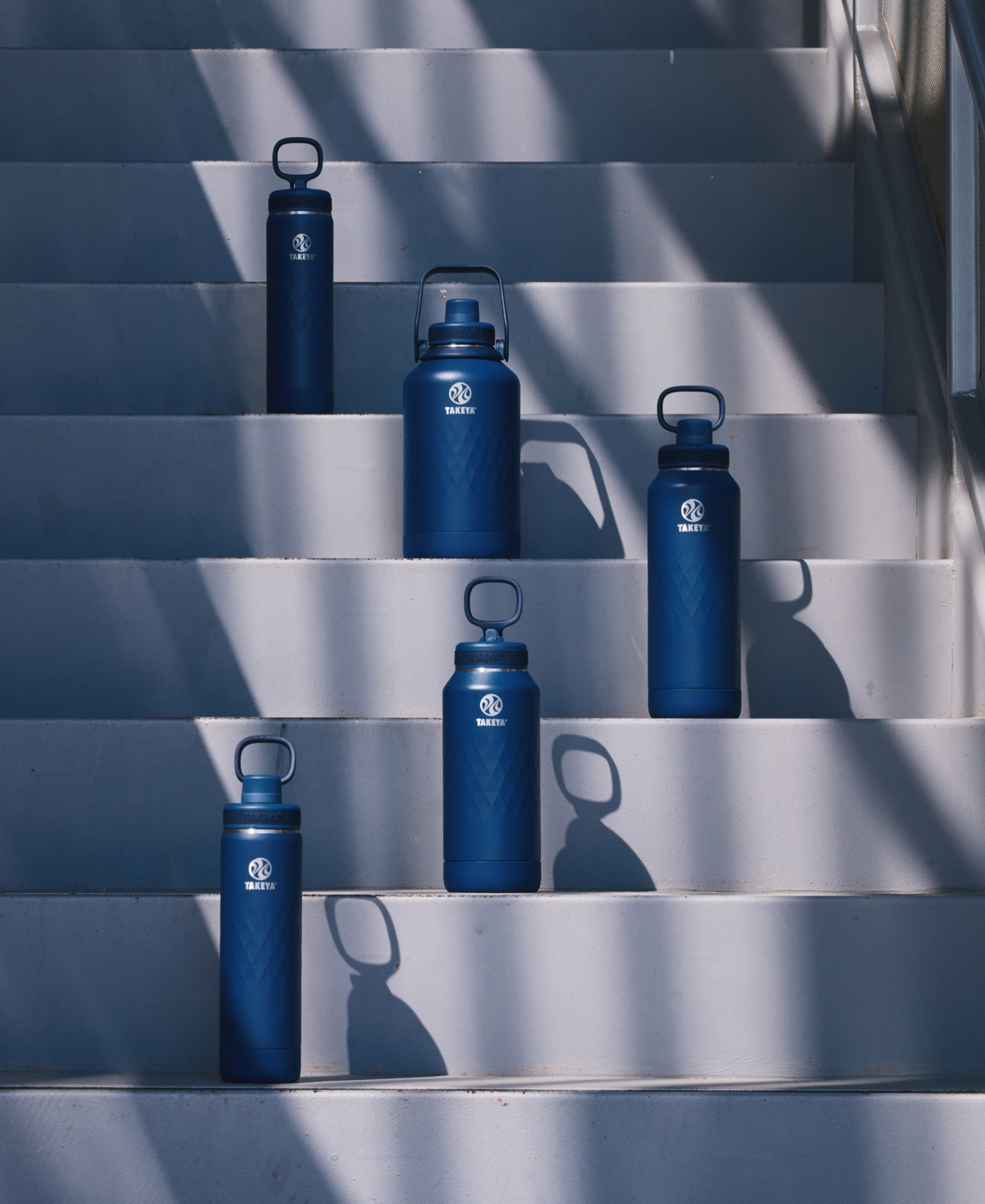 Takeya Sport 32 Oz. Triple-insulated Water Bottle With Straw Lid In Purple