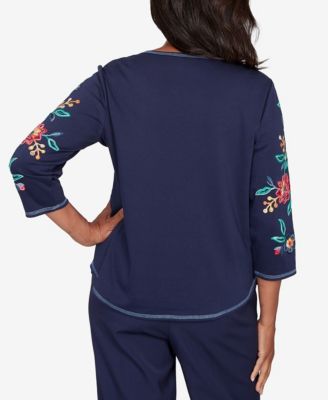 Plus Size Saratoga Springs Embroidered Sleeve Knit Top with Necklace