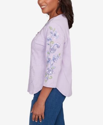 Women's Hilton Head Embroidered Sleeve Textured Top with Necklace