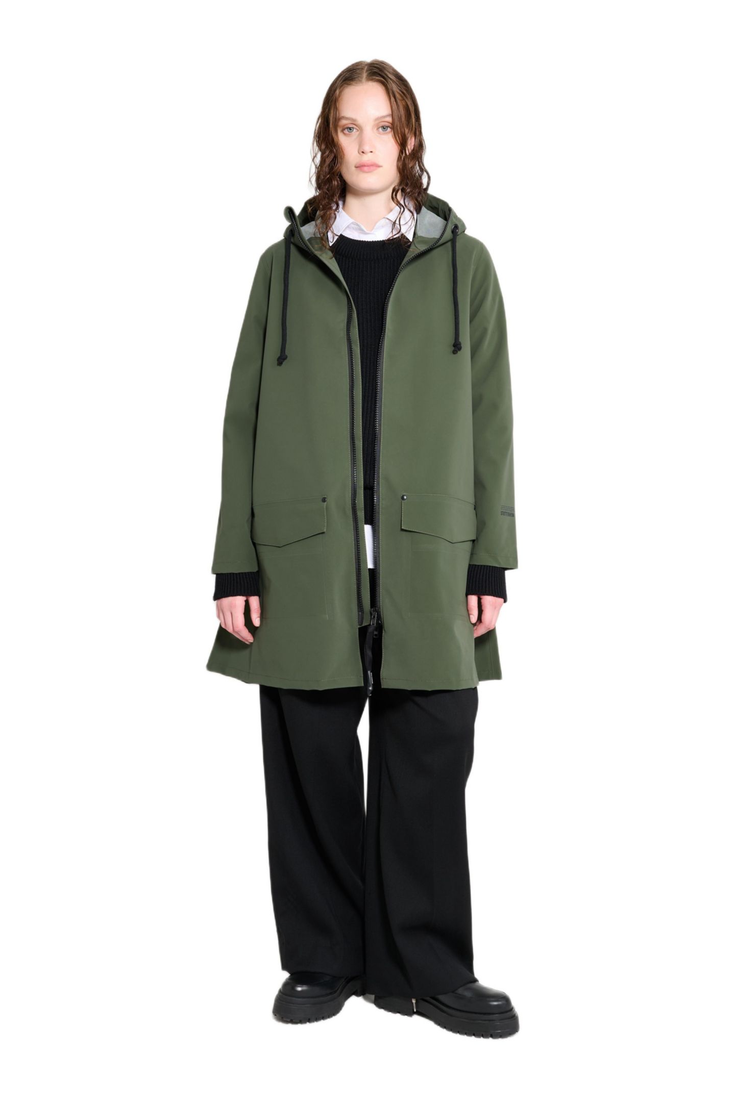 Женские куртки Stutterheim Mosebacke Patch Raincoat, цвет: Зелёный — фото 1