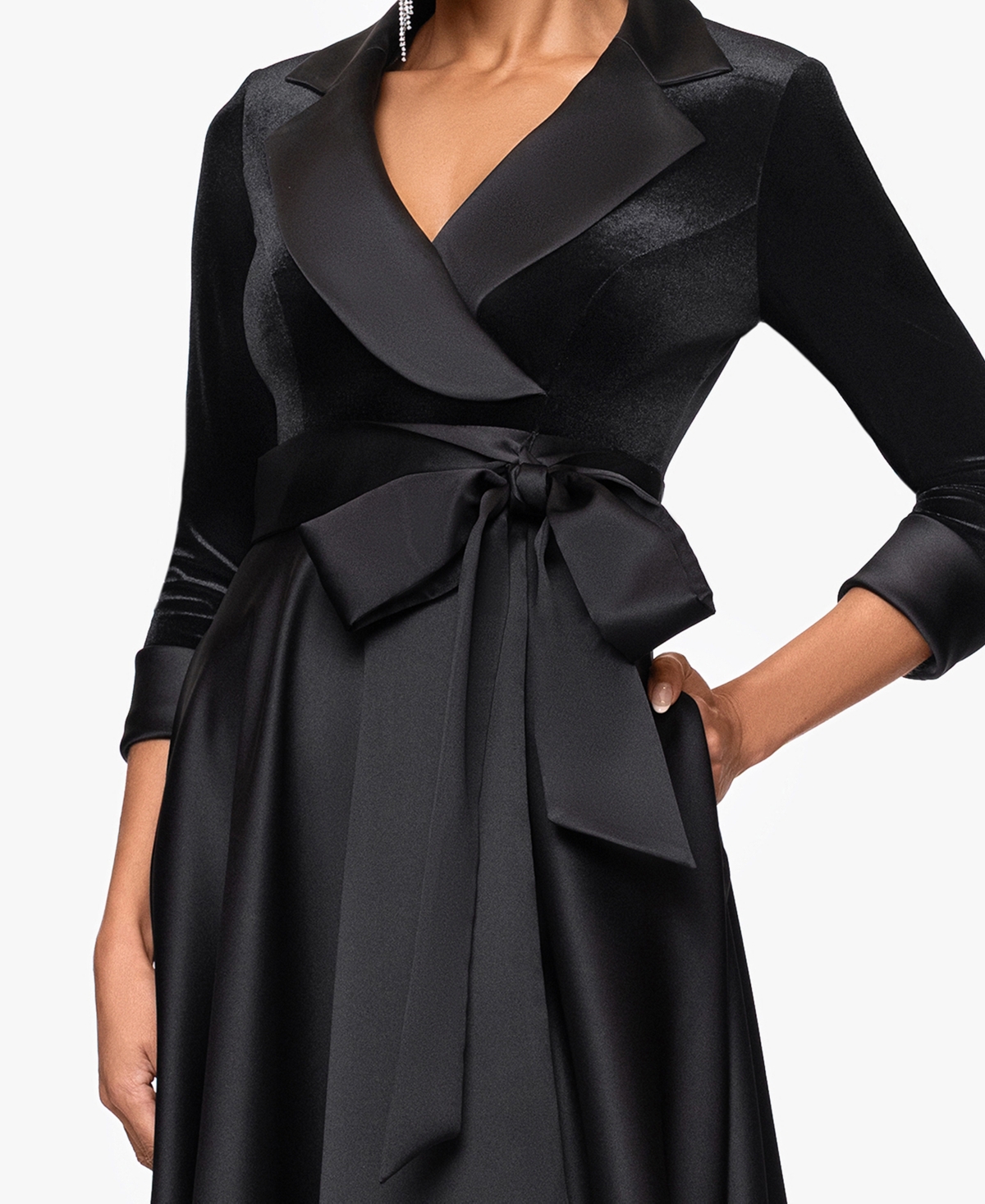 Xscape Women's Bow Detail Collar Maxi Gown