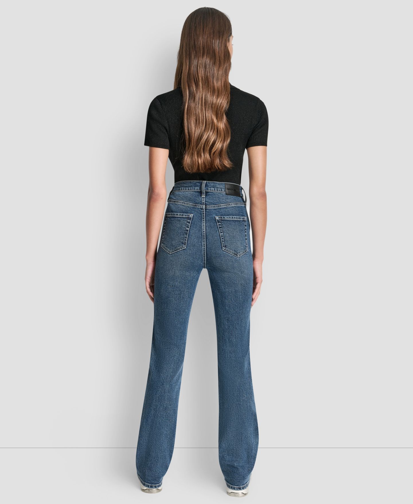 Женские джинсы DKNY Jeans Side Studded High-Rise Bootcut, цвет: Cobble Hill — фото 6