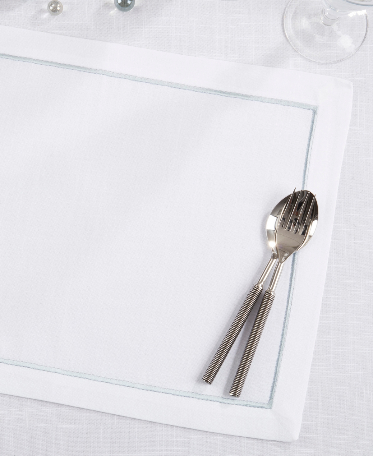 Saro Lifestyle Embroidered Line Design Placemat, Set Of 4 In Silver