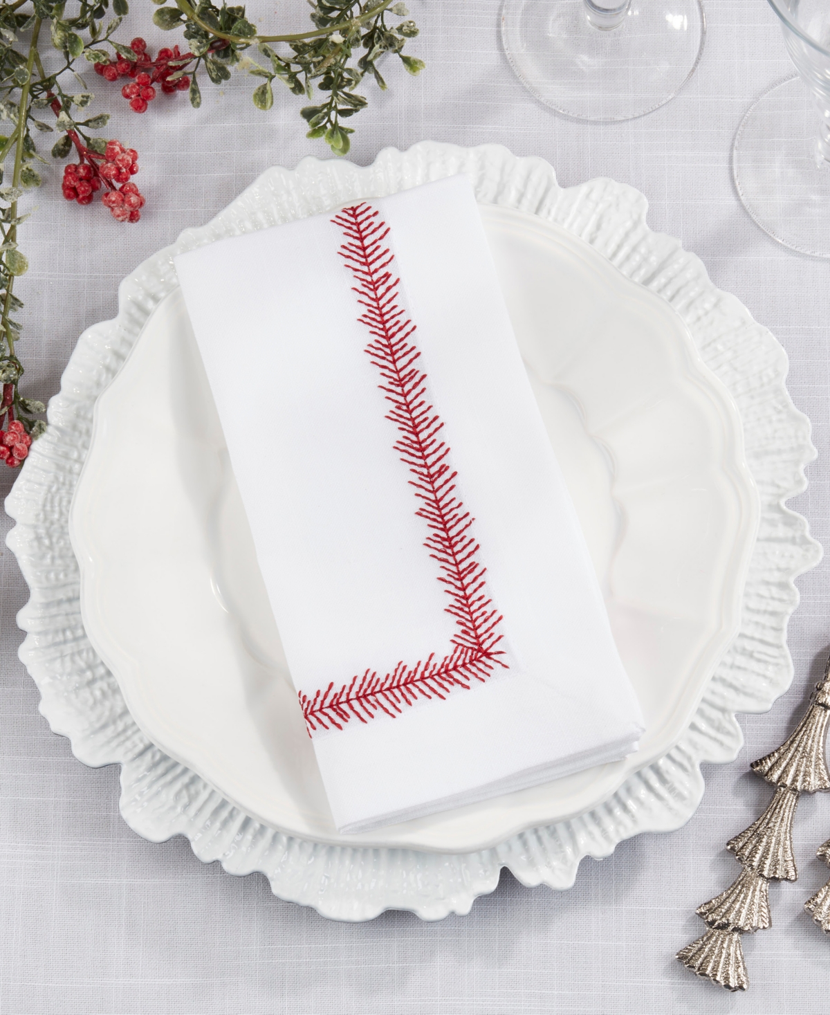 Saro Lifestyle Embroidered Border Table Napkin, Set Of 4 In Red