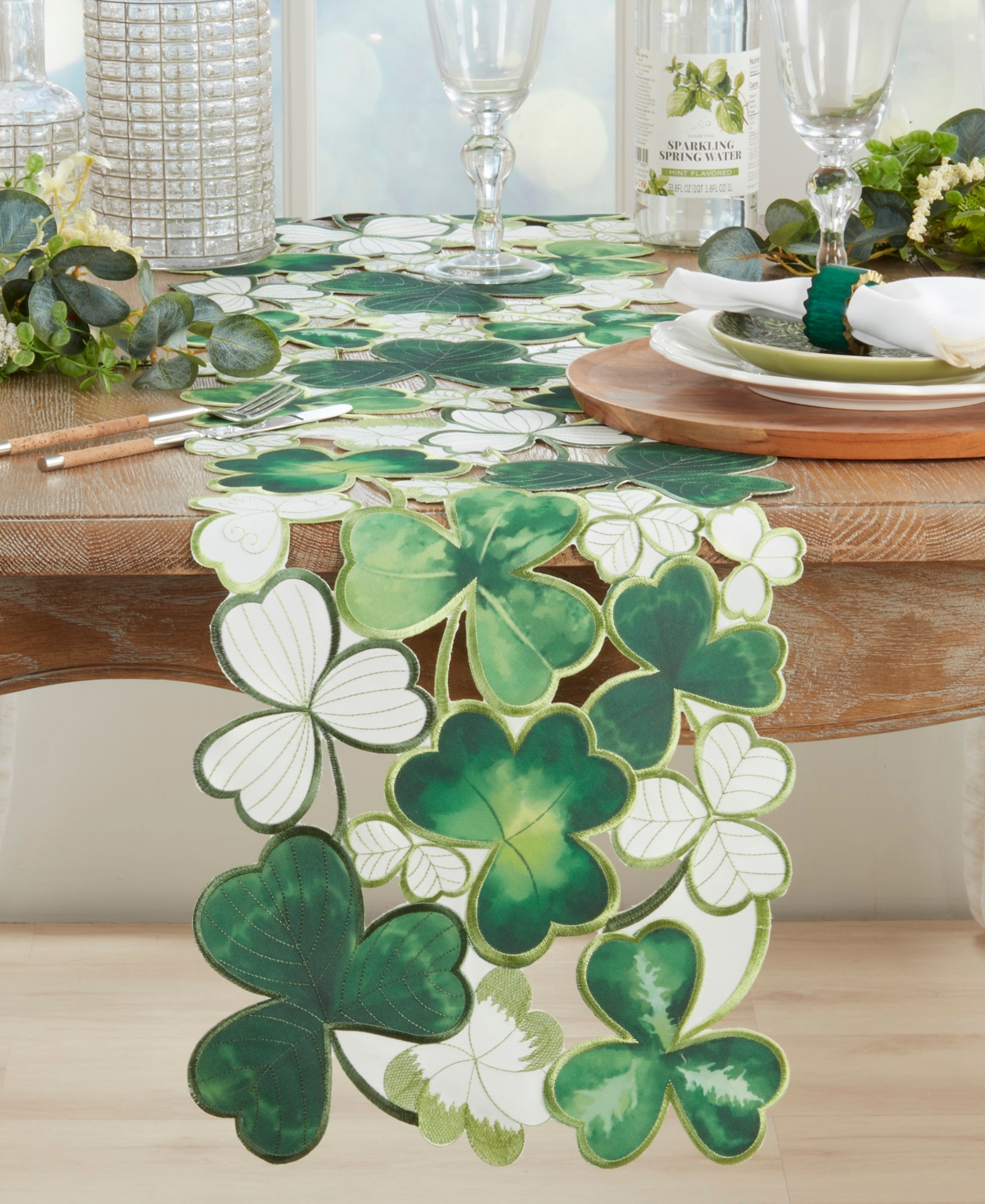 Saro Lifestyle Clovers Table Runner, 13" x 72"