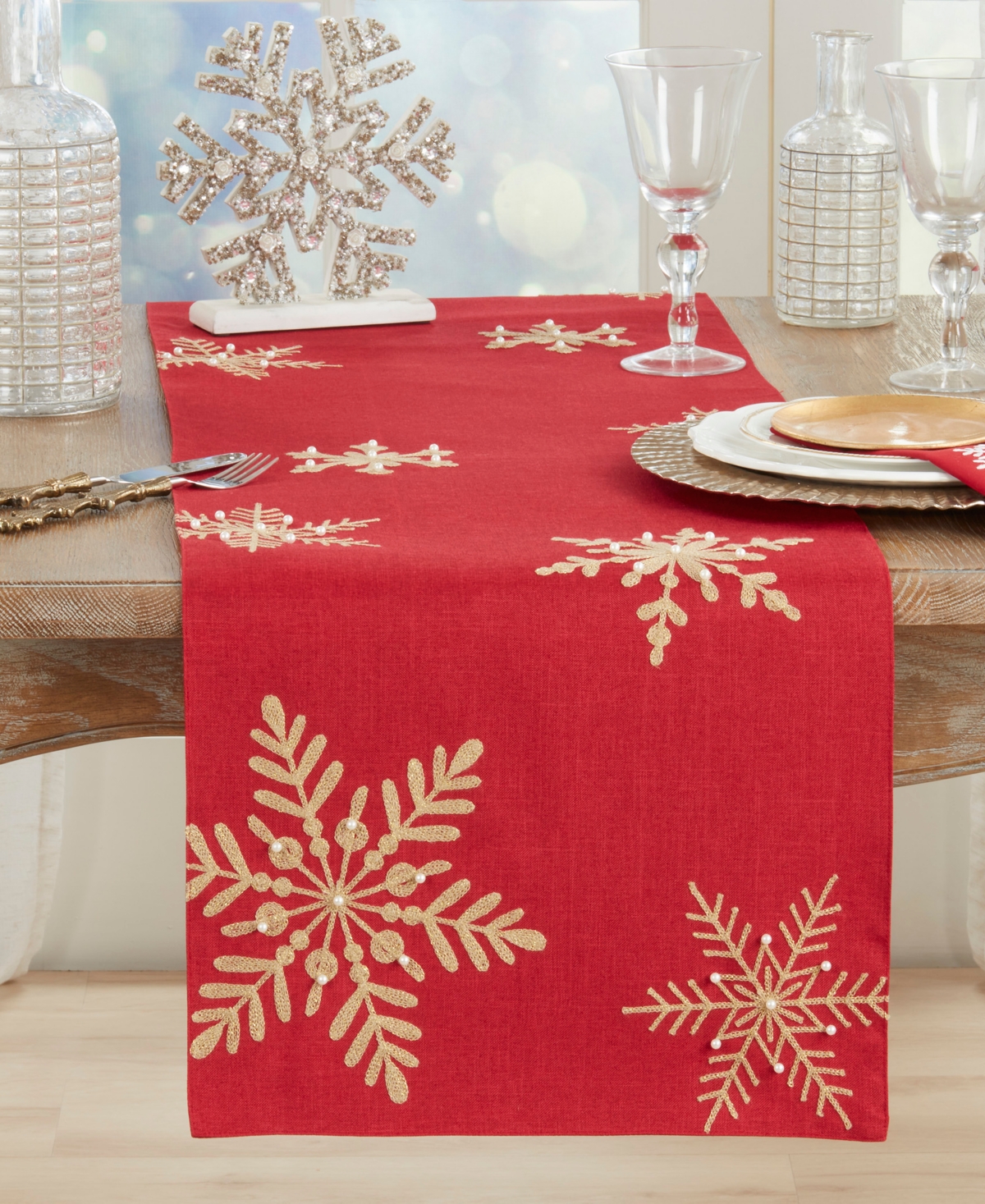 Saro Lifestyle Snowflakes Table Runner, 16" x 70"