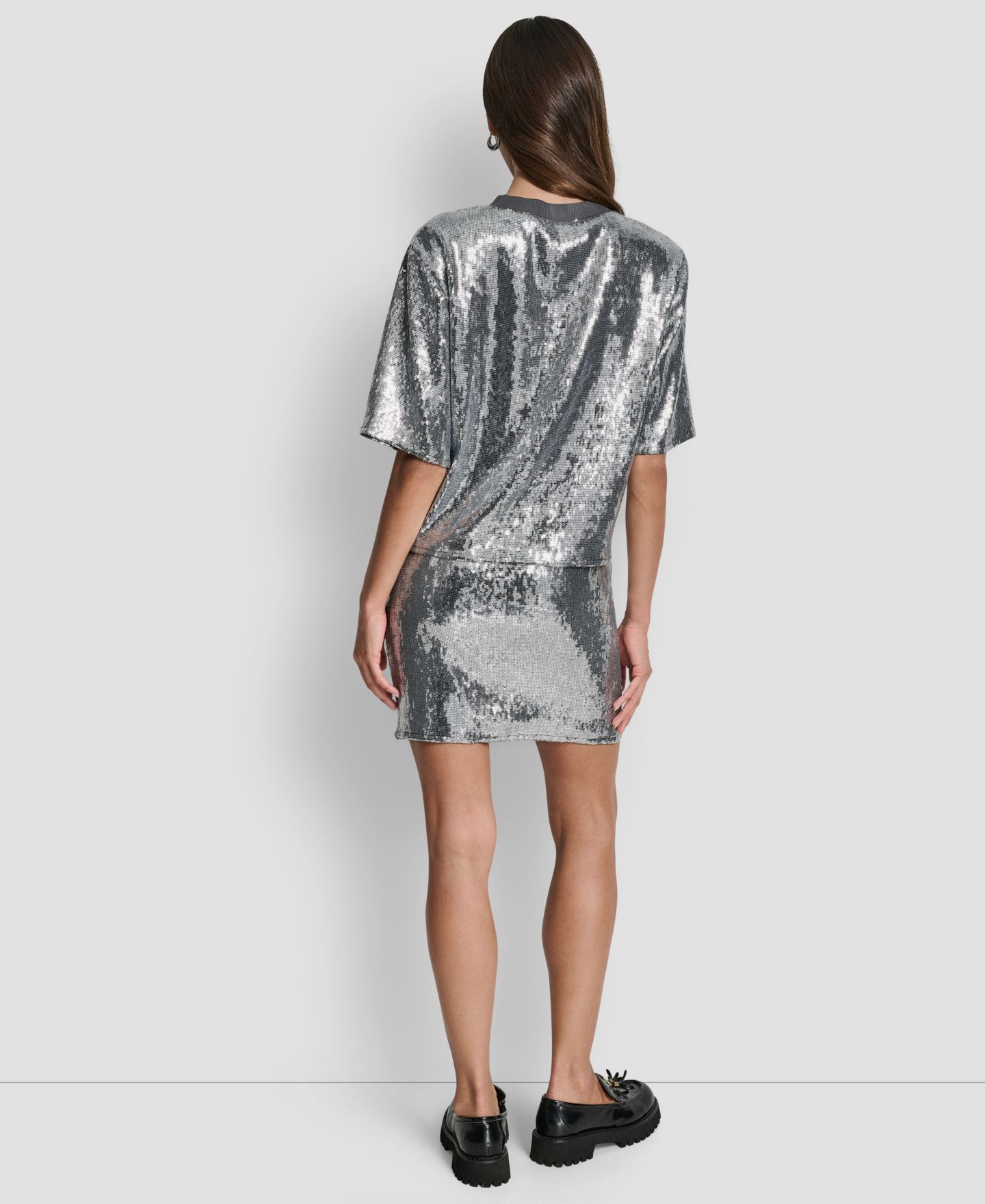 Женская футболка DKNY Jeans Sequins Crewneck Boxy Short-Sleeve Relaxed, цвет: Чёрный / Серебряный — фото 3