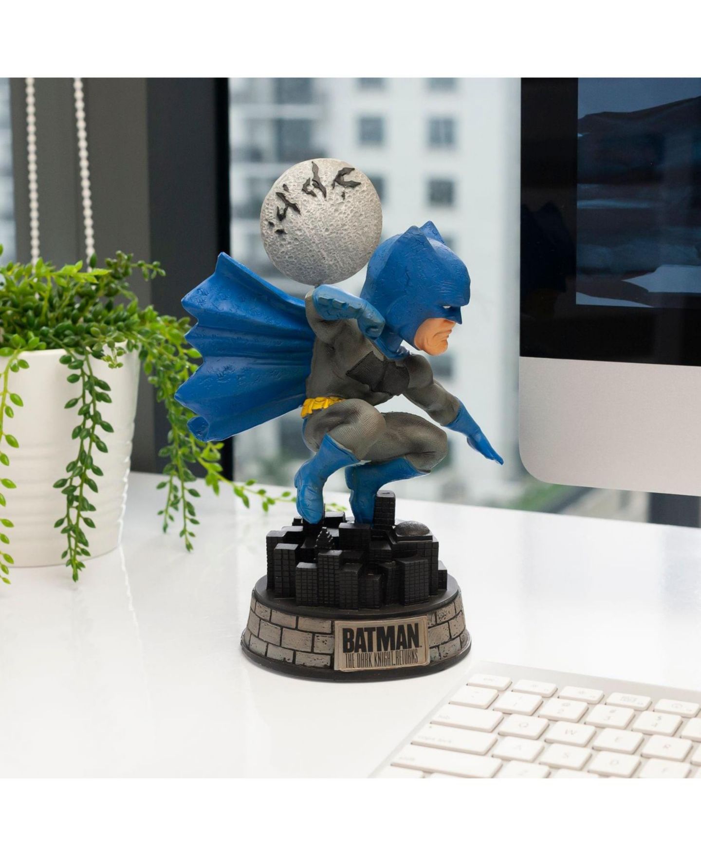 Детские фигурки Forever Collectibles Batman 8" Limited Edition Superhero-Pose Bobblehead, цвет: Assorted Pre-Pack — фото 6